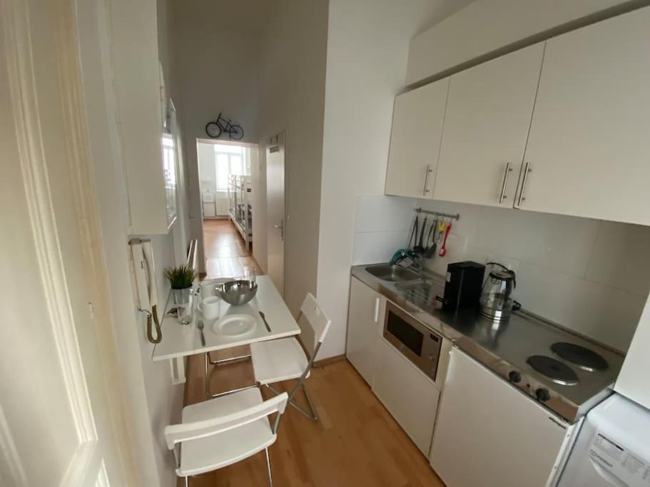 Cozy Appartm With + Airport/City Center Connection Apartment เวียนนา ภายนอก รูปภาพ