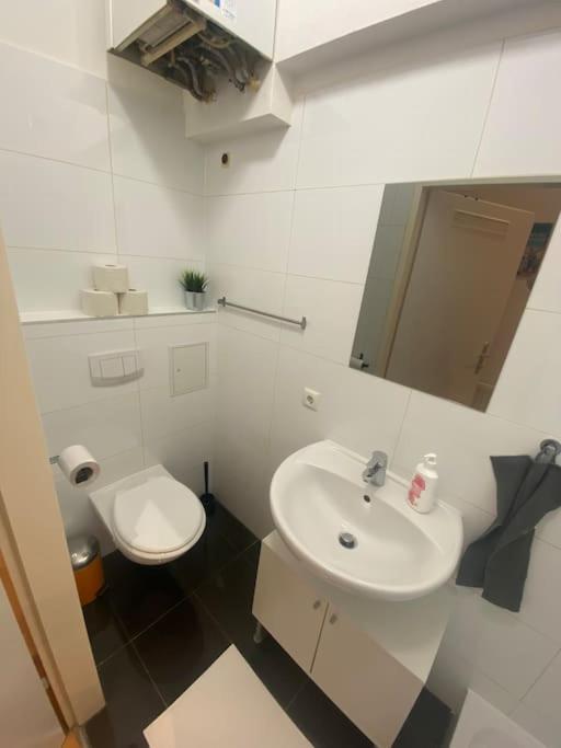 Cozy Appartm With + Airport/City Center Connection Apartment เวียนนา ภายนอก รูปภาพ